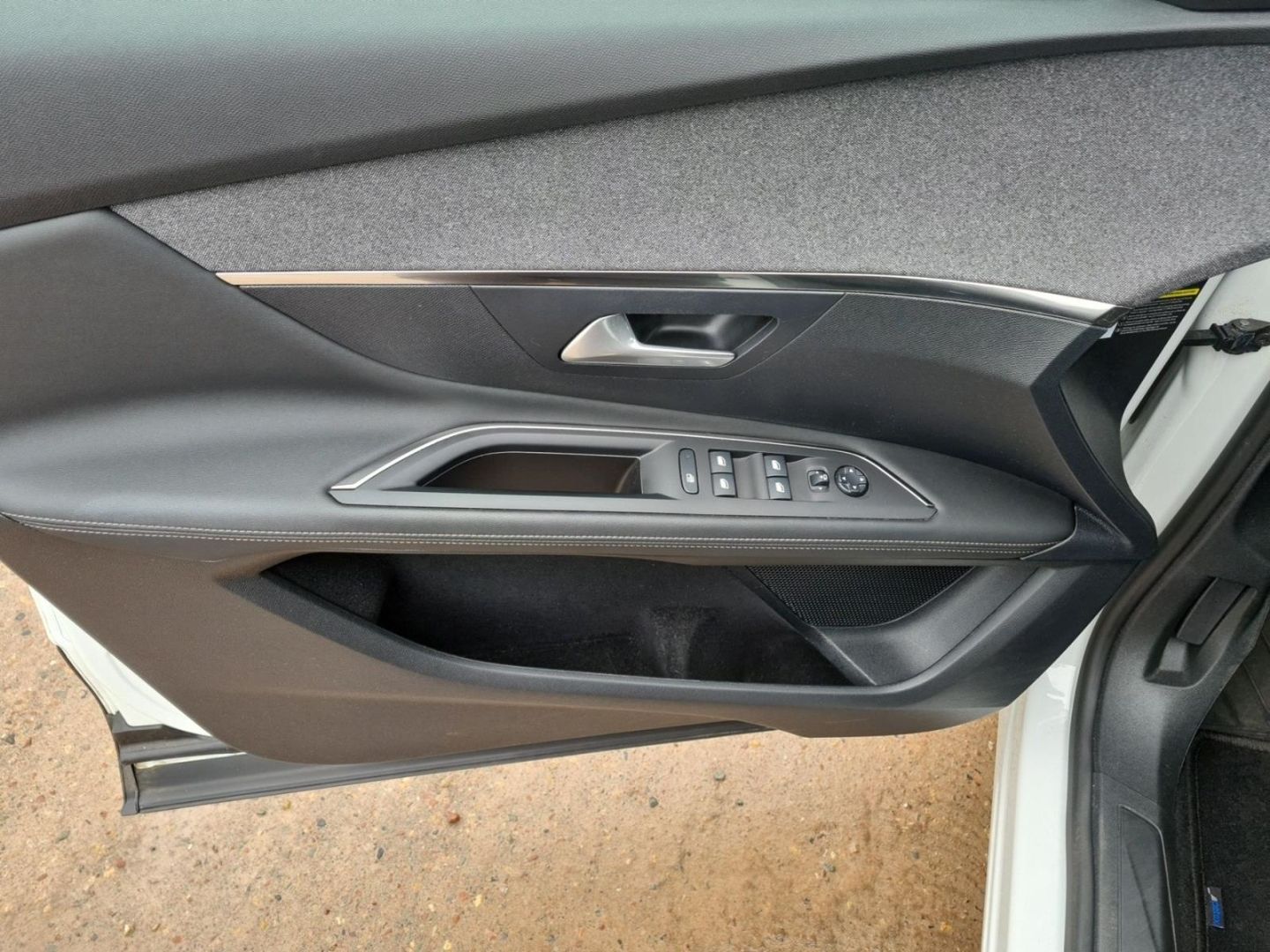 Fahrzeugabbildung Peugeot 3008 PureTech 1.2 Allure 130 PANO+LED+360°CAM