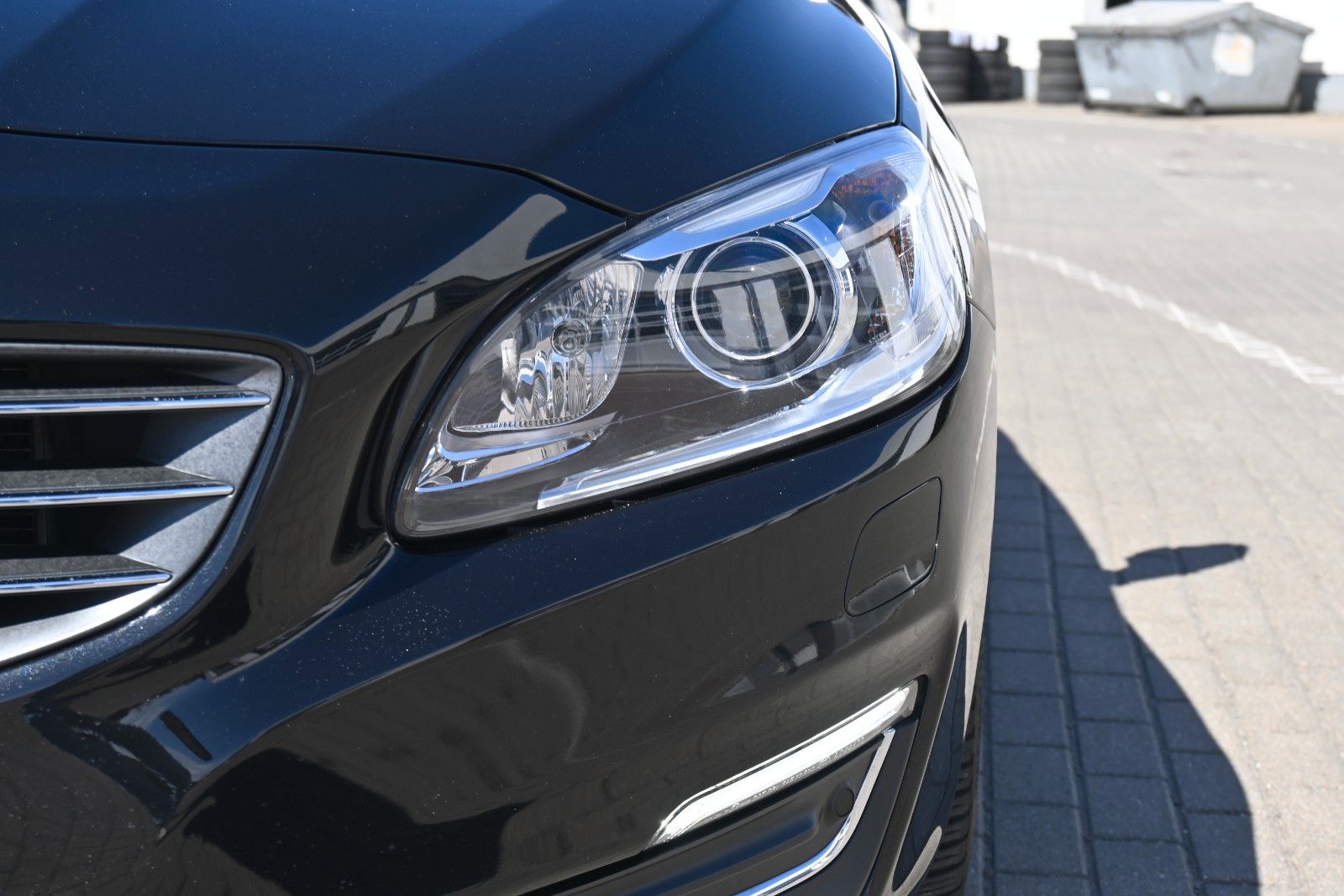 Fahrzeugabbildung Volvo V60 D4 Autom. Summum*NAVI*STDHZG*RFK*