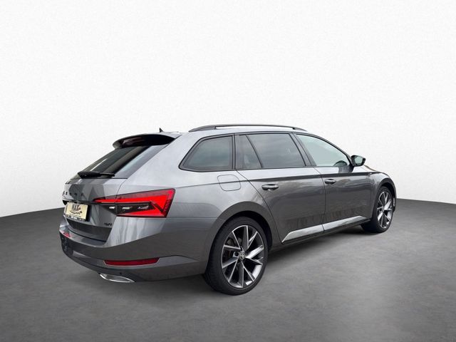 Superb Combi 2.0TDI Sportline 4x4 KAM+NAVI+ACC