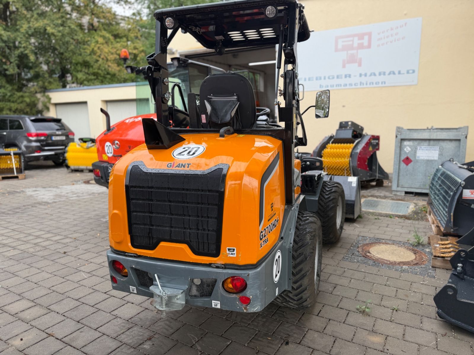 Fahrzeugabbildung Andere Giant G 2700xtraHD +