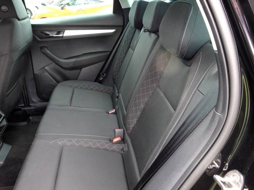 Fahrzeugabbildung SKODA Karoq 2.0 TDI Automatik  Ambition