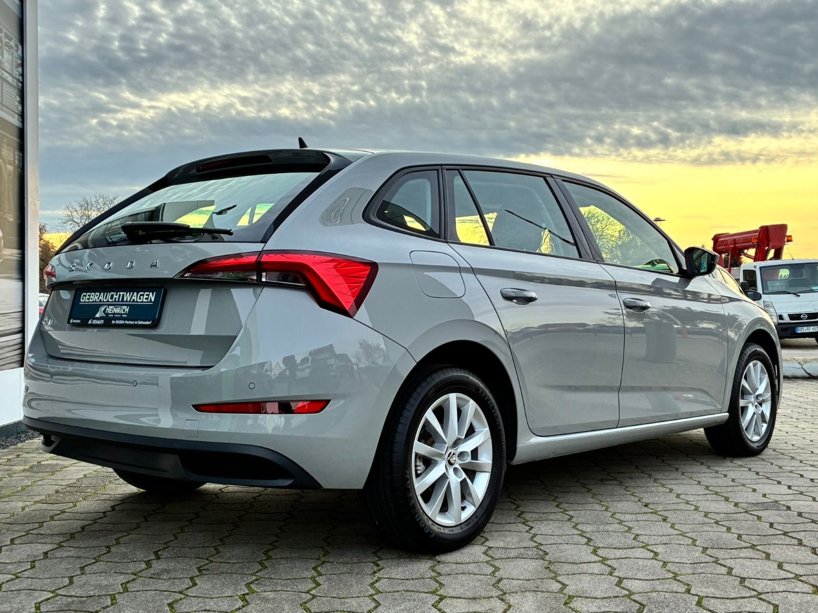 Fahrzeugabbildung SKODA Scala 95PS 5-Gang*LED*SHZ*PDC*SmartLink