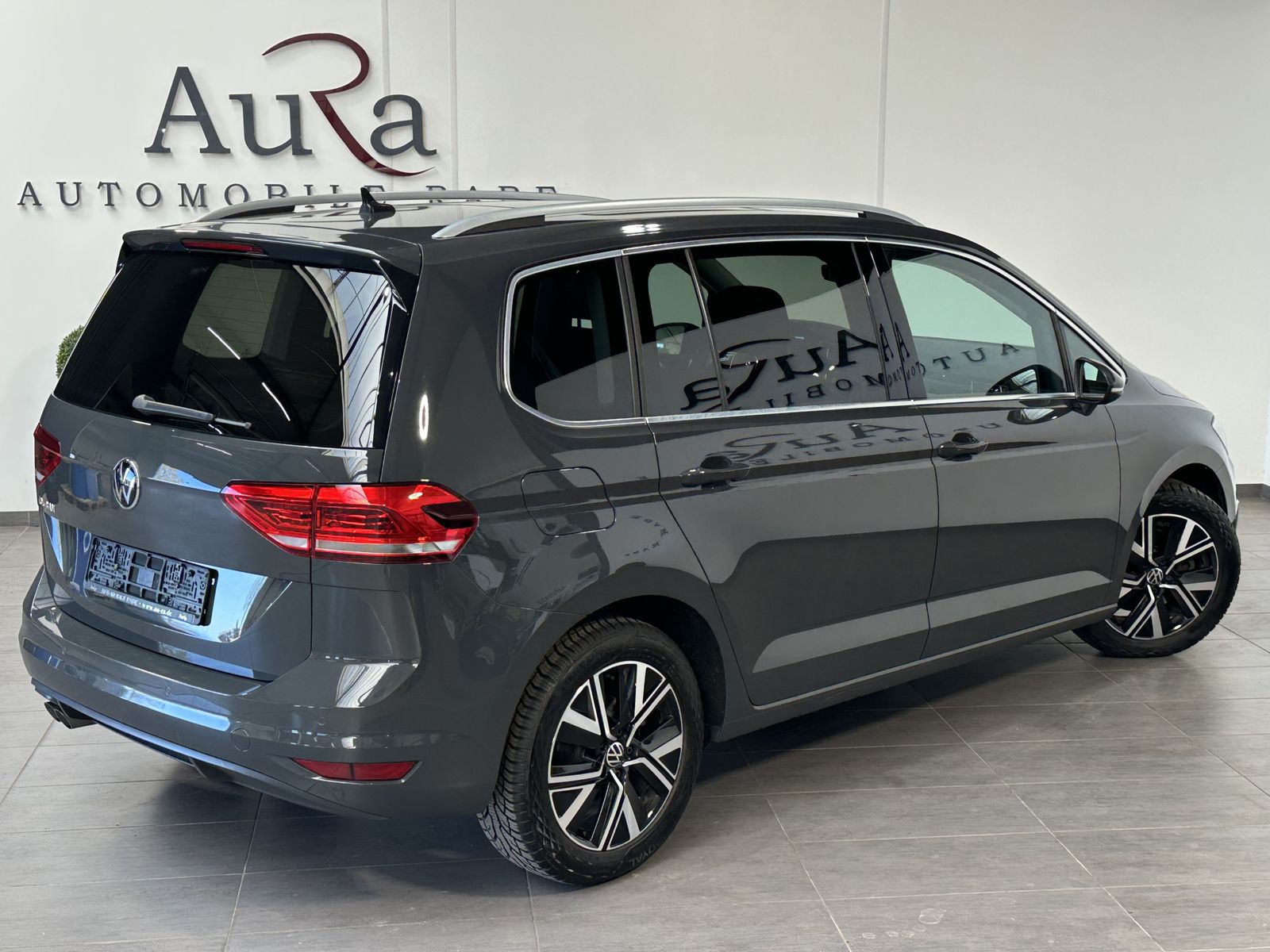 Fahrzeugabbildung Volkswagen Touran 2.0 TDI DSG HL 7-Sitzer NAV+LED+AHK+PANO