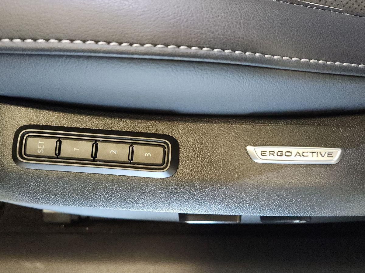 Fahrzeugabbildung Volkswagen Passat Variant Elegance 1.5 TSI 150 kW eHybrid