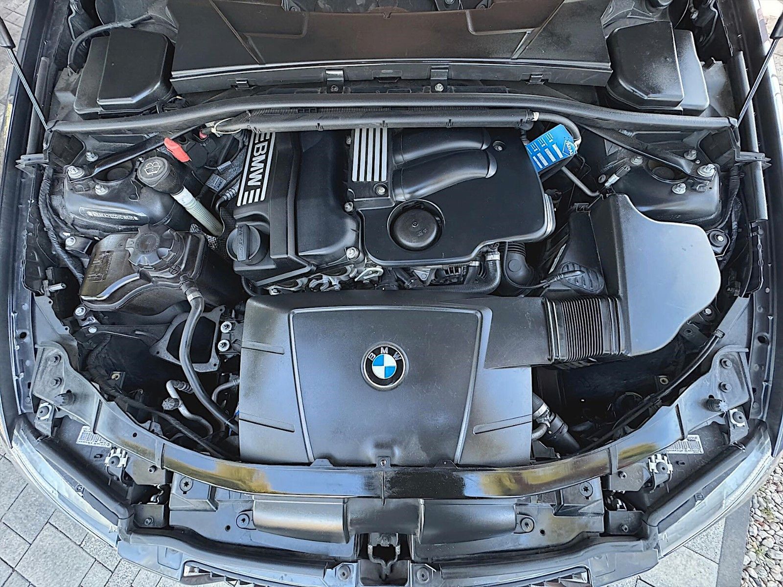 Fahrzeugabbildung BMW 320i Lim. Sport *TÜV NEU*MOTOR Neu*Top Zustand*