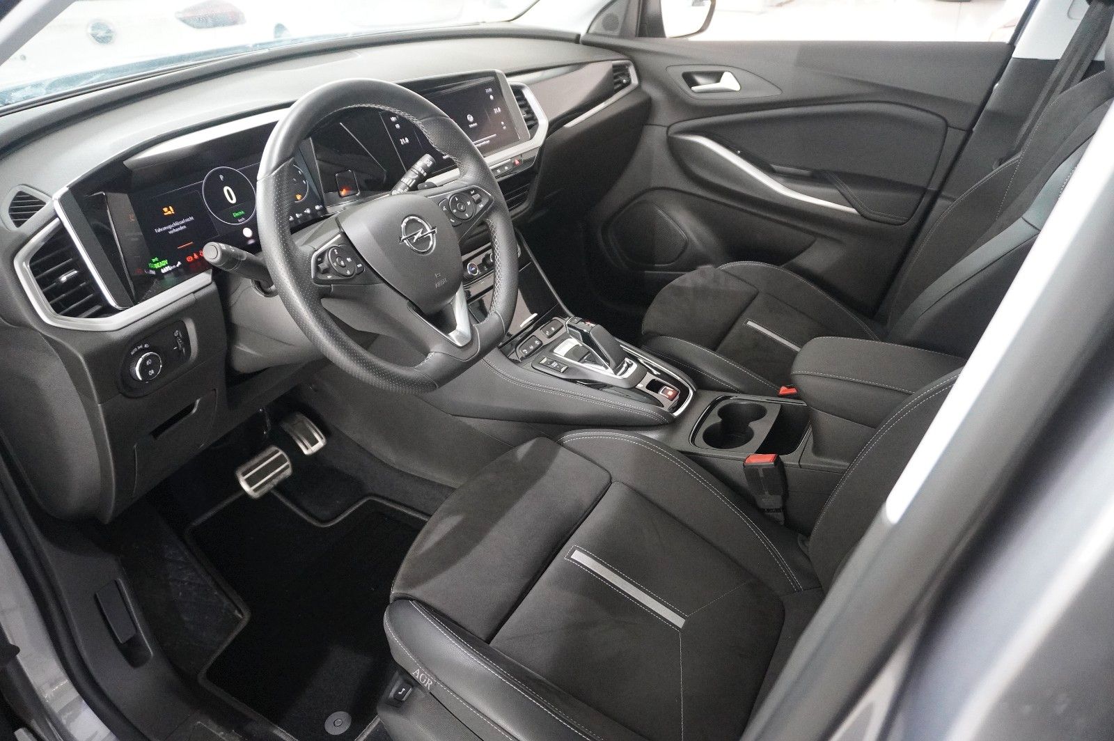 Fahrzeugabbildung Opel Grandland (X) 1.6T GSe 4HYBRID NAVI/LED/KAMERA