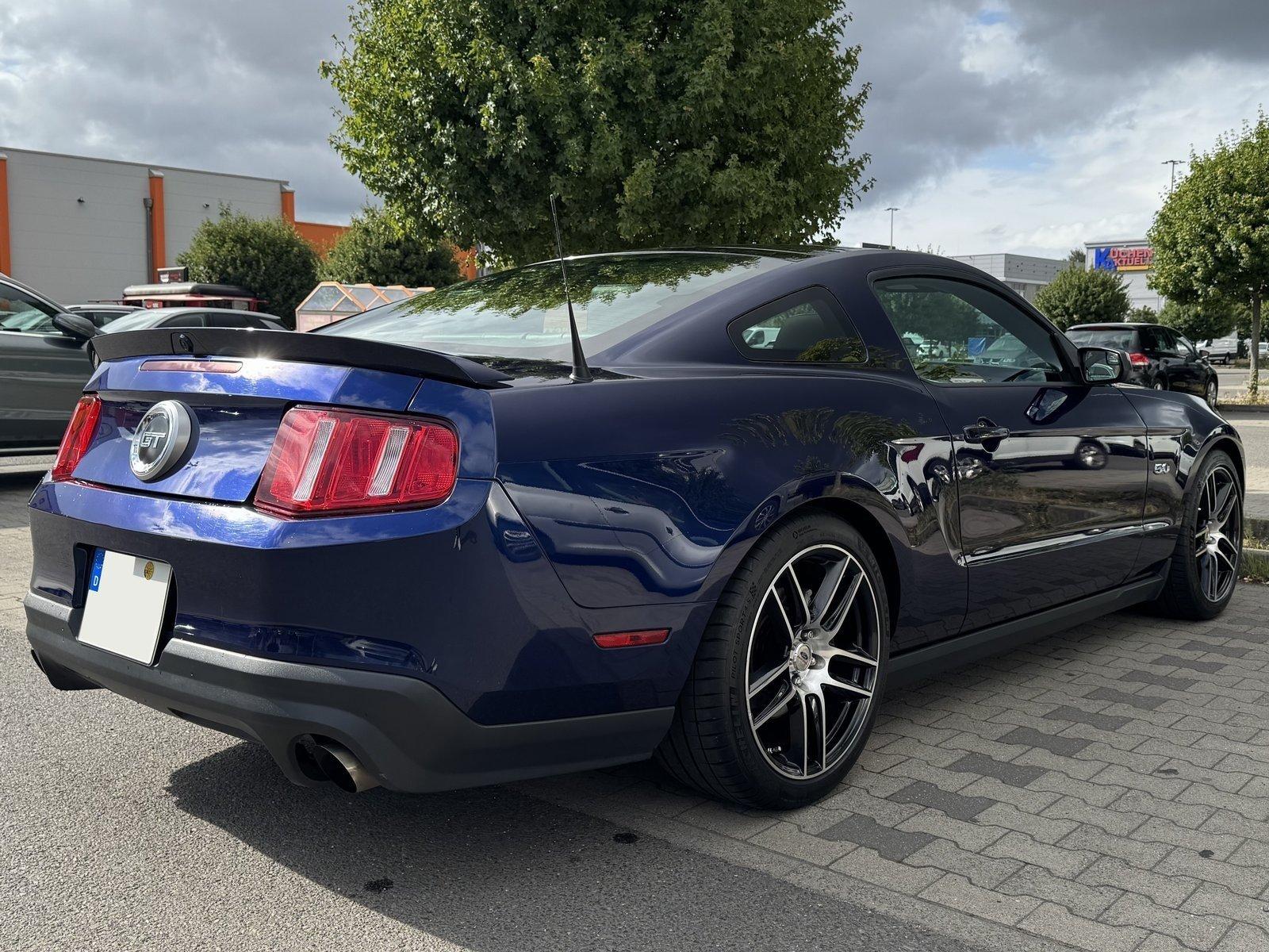 Ford Mustang GT Premium Coupe Schalter Carfax Leder
