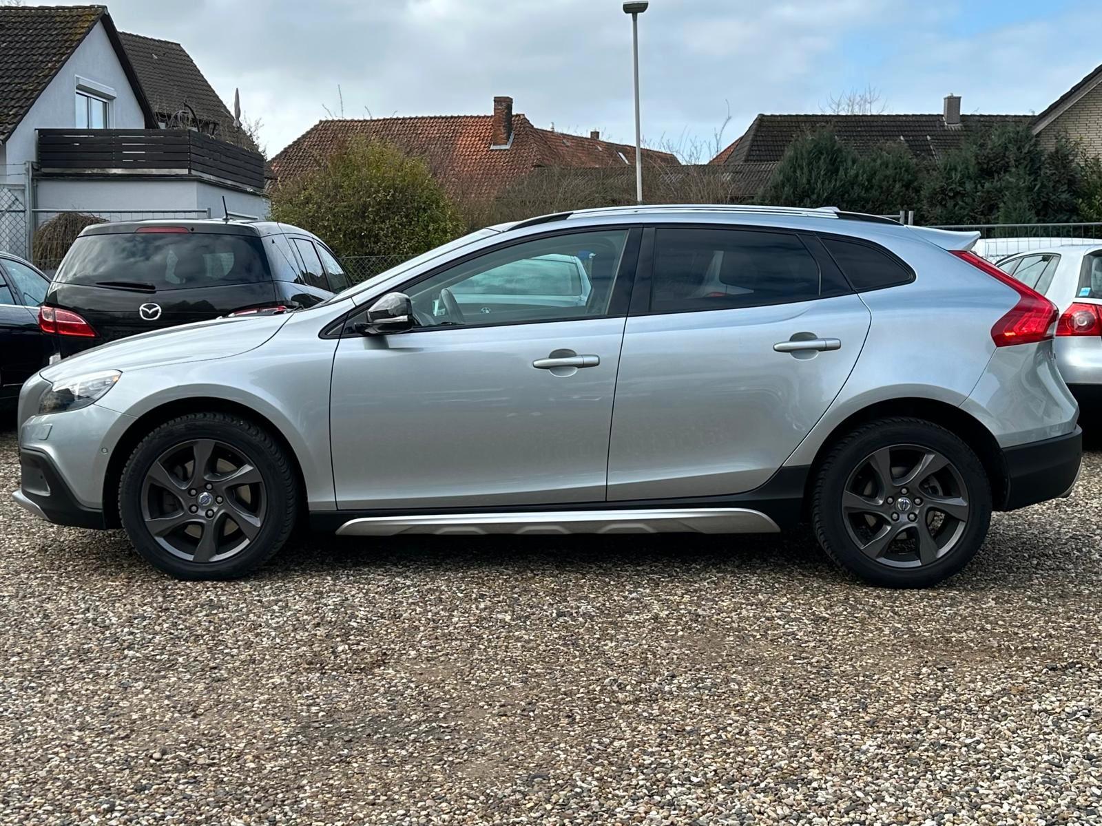 Volvo D3 Momentum Automatik Xenon SHZ Navi Panorama