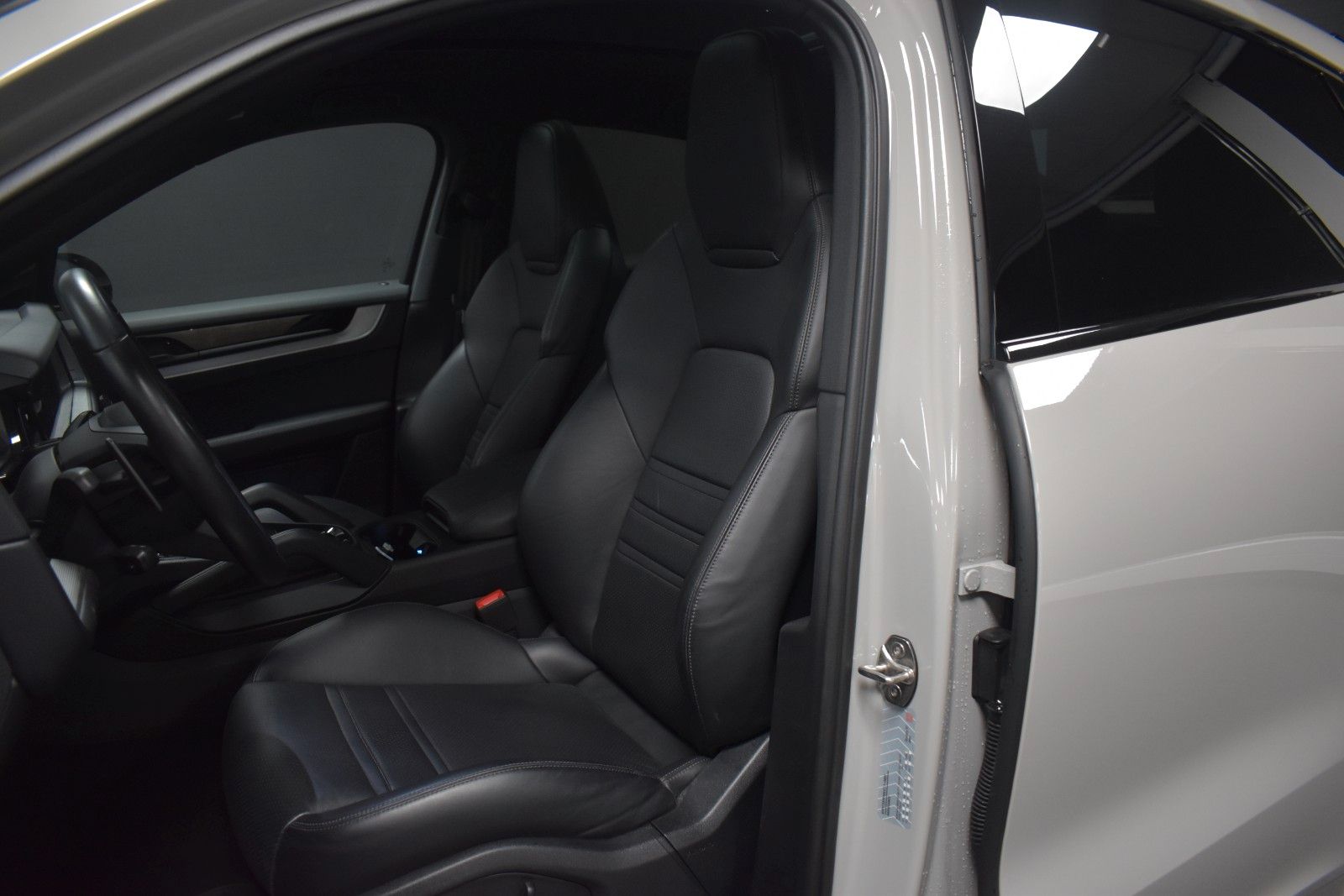 Porsche Cayenne Coupe E-Hybrid TURBO GT 470pk | PASSENGE imagem 3