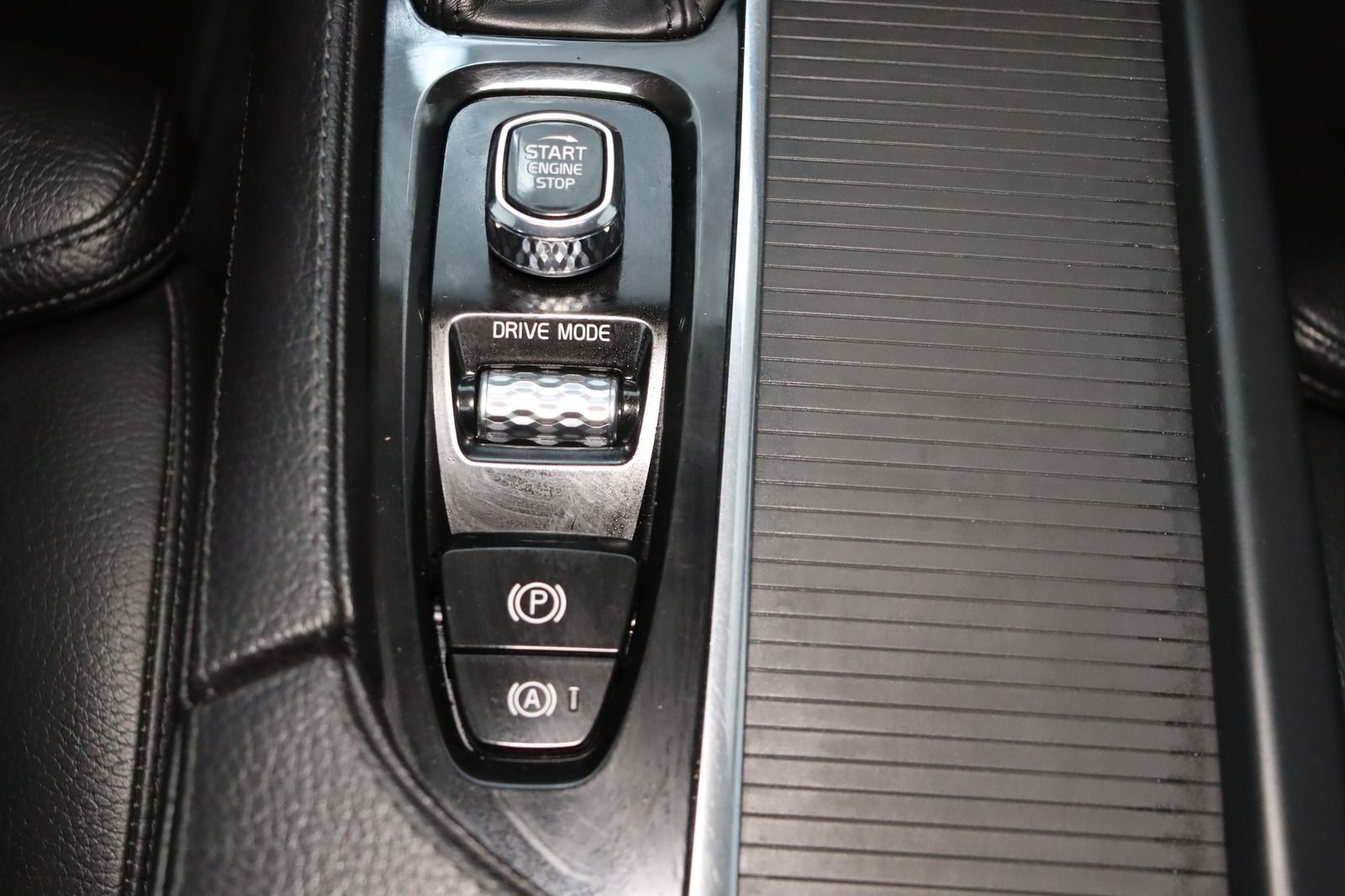 Fahrzeugabbildung Volvo V90 Kombi * HUD * Keyless * Limited Edition Mome