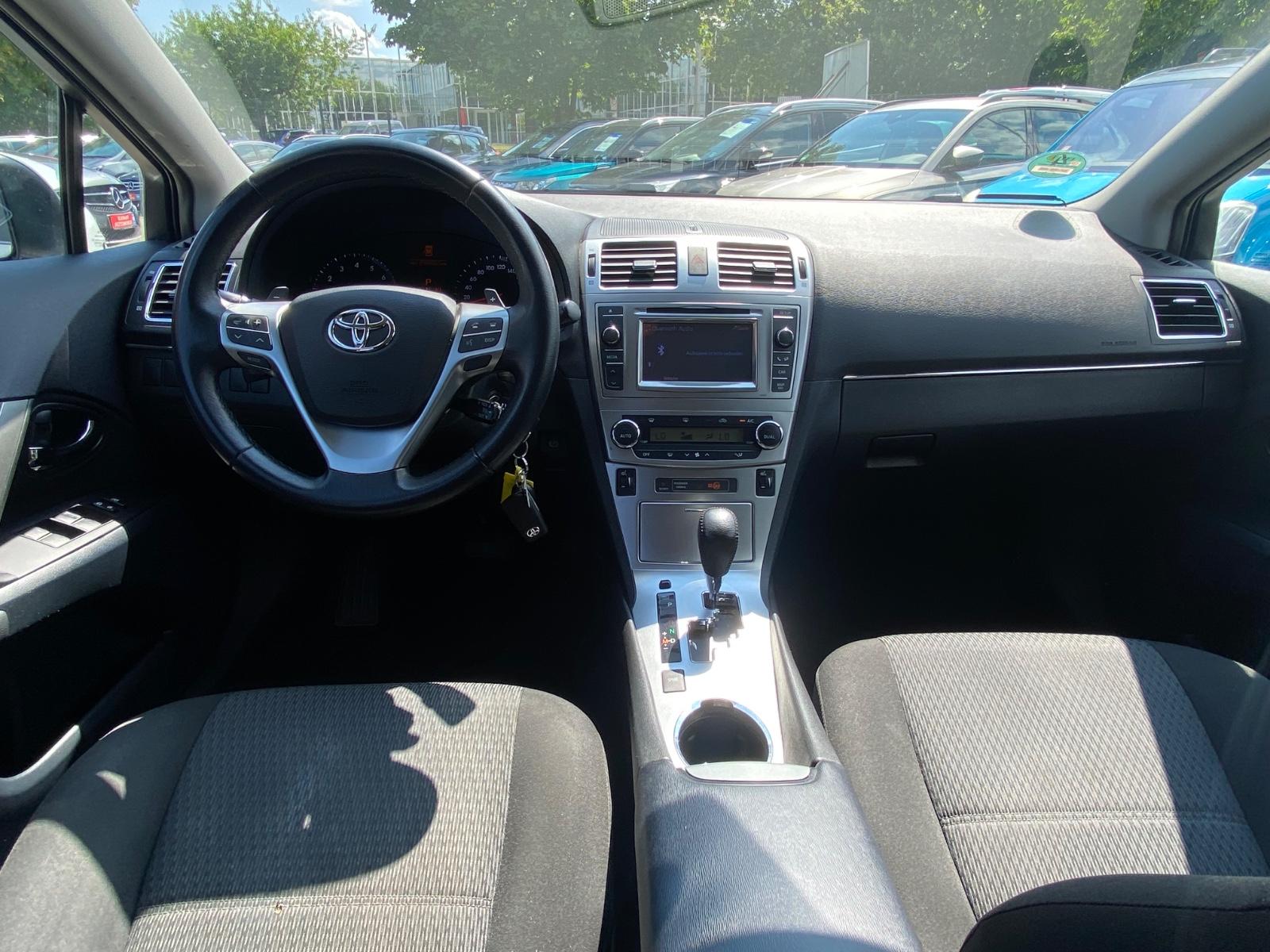 Toyota Avensis 2013 — photo 14