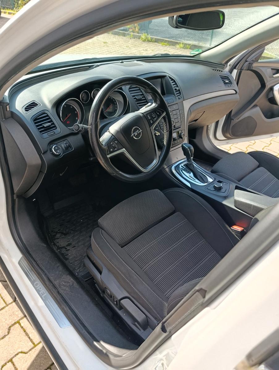 Opel Insignia 2011 — photo 8