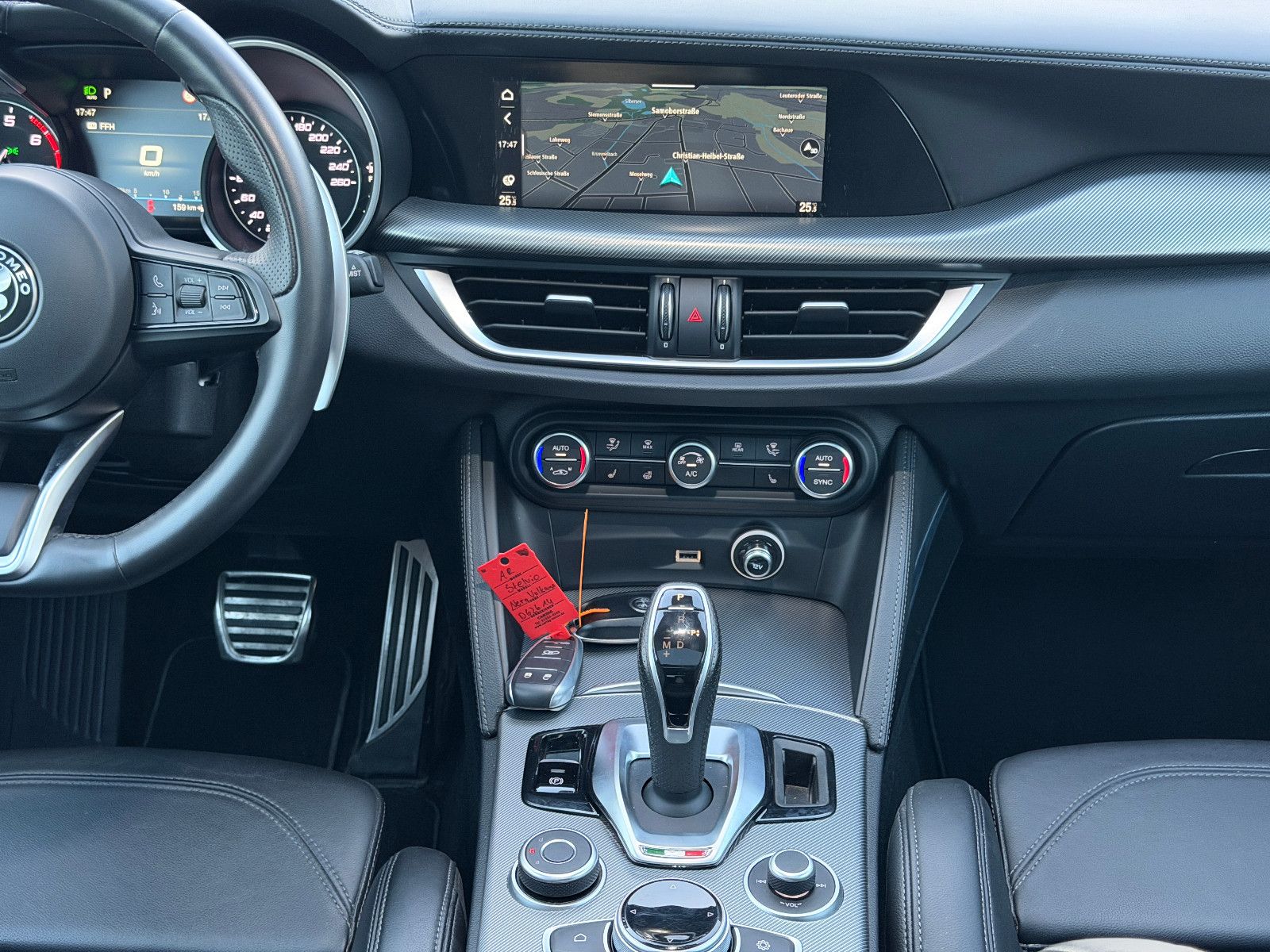 Fahrzeugabbildung Alfa Romeo Stelvio Veloce Q4/PANORAMA/H&K-SOUND/21''ZOLL