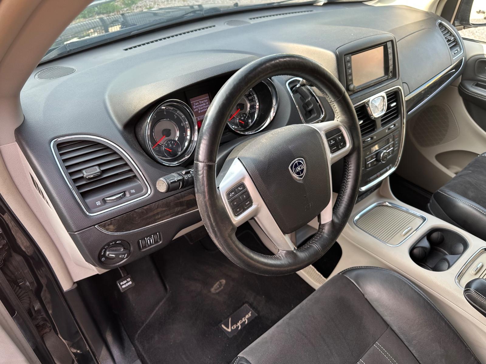 LANCIA VOYAGER 3.6 V6 283ch - PLATINUM - 7 PLACES - SIÈGES CHAUFFANTS - PORTES COULISSANTES ÉLECTRIQUES - CAMÉRA 360°