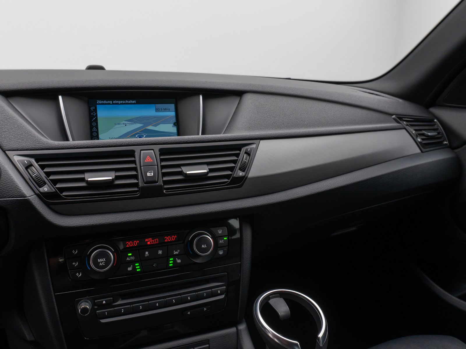 Fahrzeugabbildung BMW X1 sD18i M Sport Navi SitzhzgPDC Xenon AHK 8fach