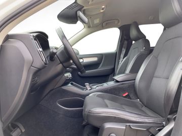 Volvo XC40 D3 Momentum Pro Kam.+KeyLess+LED+Navi+SHZ