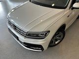 Volkswagen Tiguan R-Line 4M|360°|Pano|Virtual|AHK|ACC|HUD - Volkswagen Tiguan mit Diesel-Antrieb: R Line