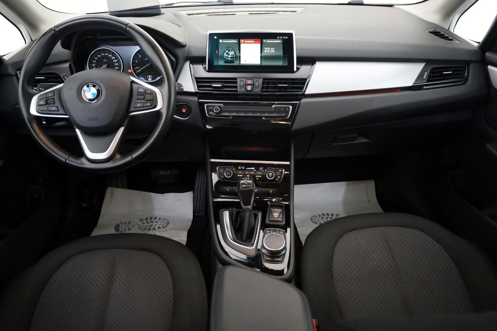 Fahrzeugabbildung BMW 225xe Active Tourer Advantag Navi,LED,HUD,SH,PDC