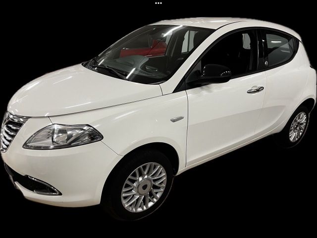 Lancia Ypsilon 0.9 TwinAir 85 CV 5 porte Metano 