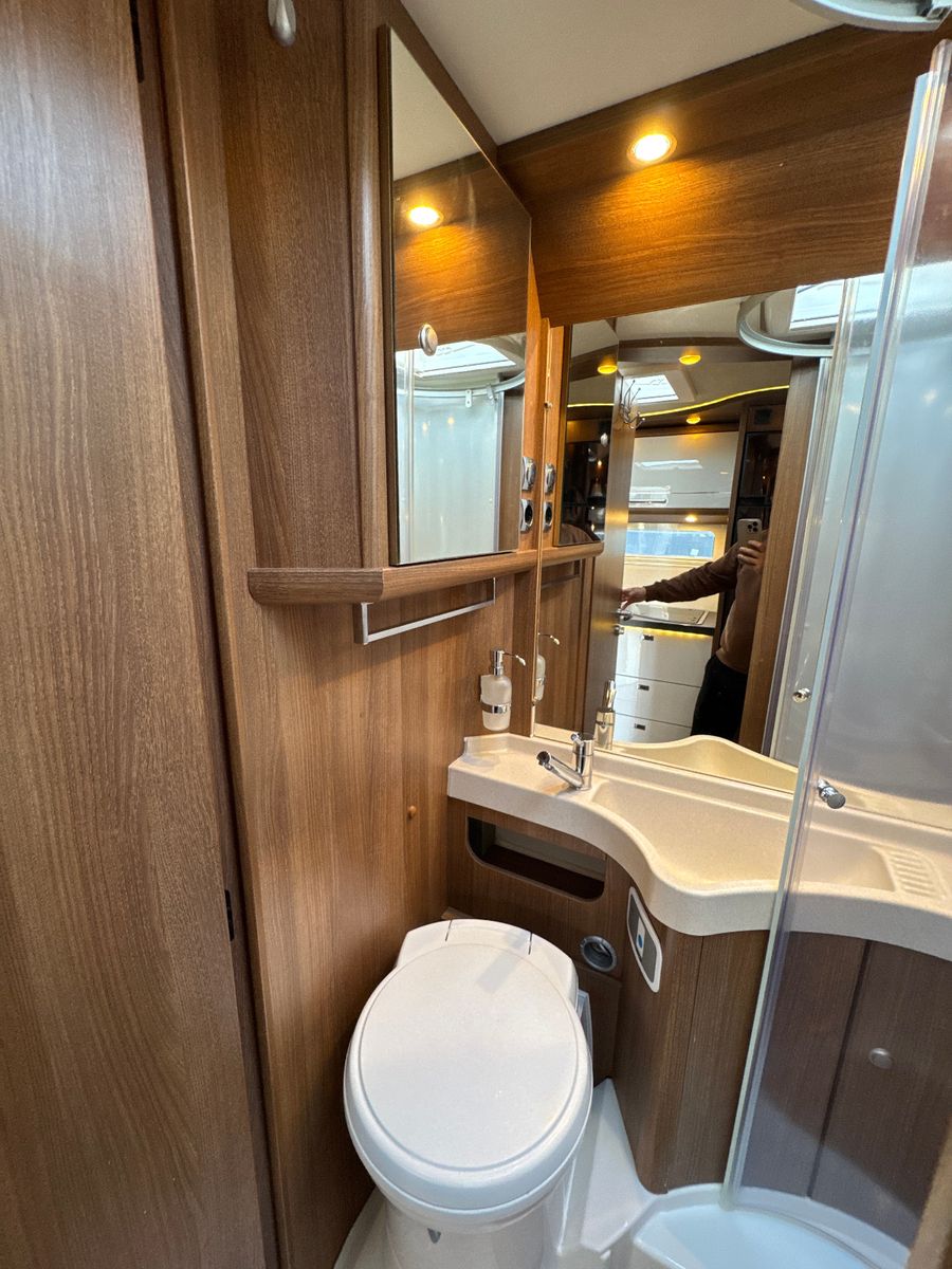 Fahrzeugabbildung Carthago C-Tourer T 148 LE H SOLAR TV SAT HUBBETT KAMERA