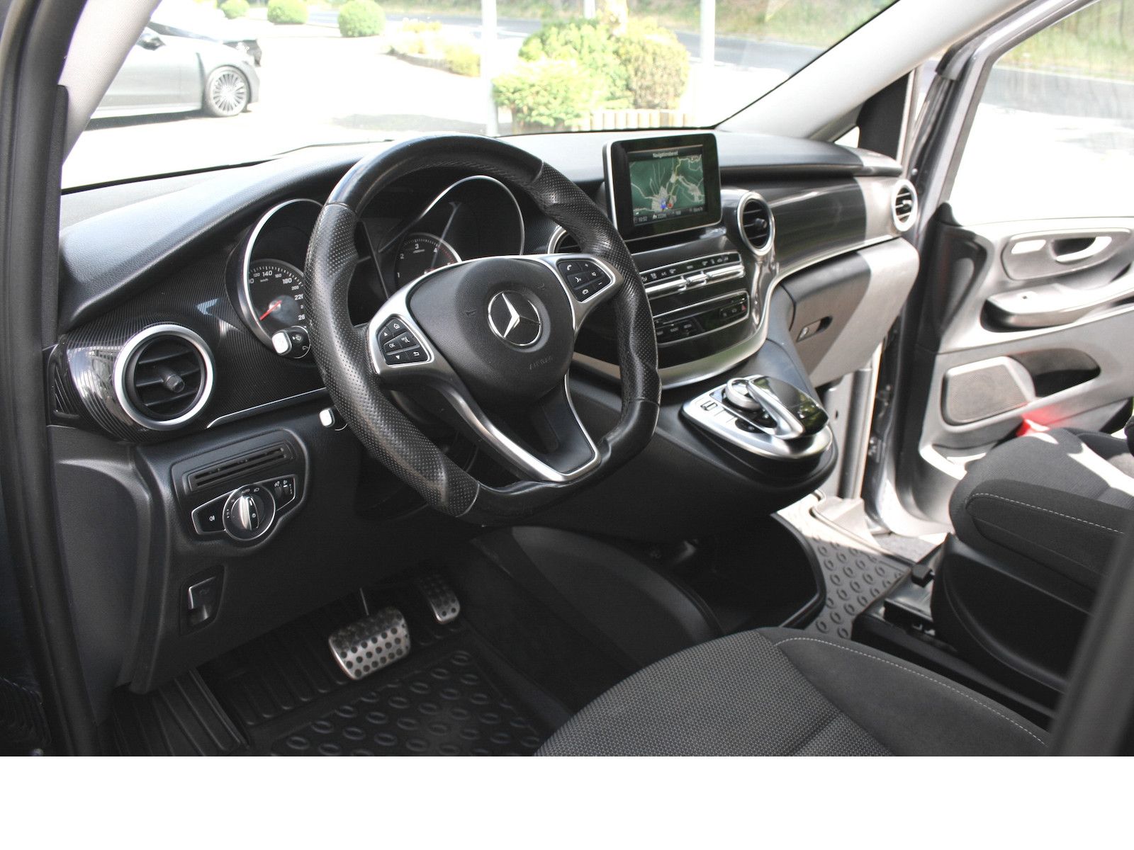 Fahrzeugabbildung Mercedes-Benz V 250 d Lang*2.5 T. Anhängelast*Trittbretter*AHK