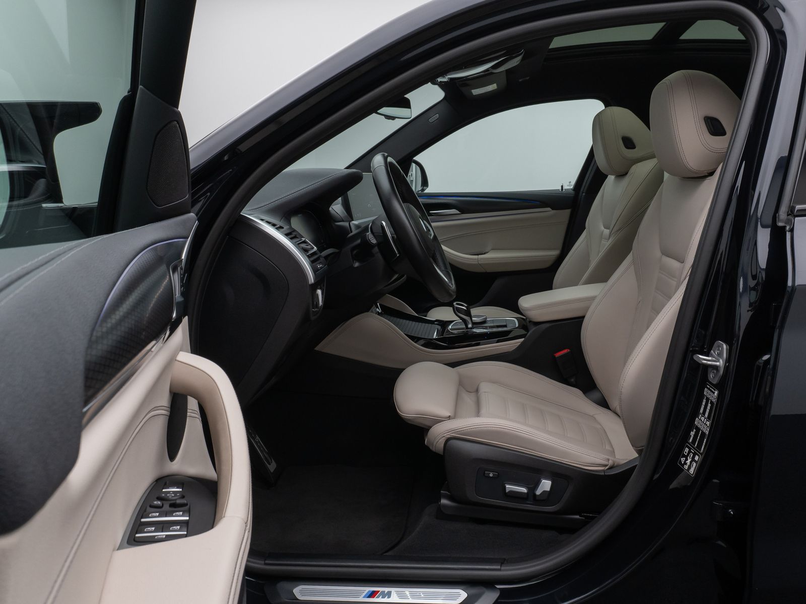 Fahrzeugabbildung BMW X4 M40i Panorama Laser Kamera HUD DAB HiFi AHK