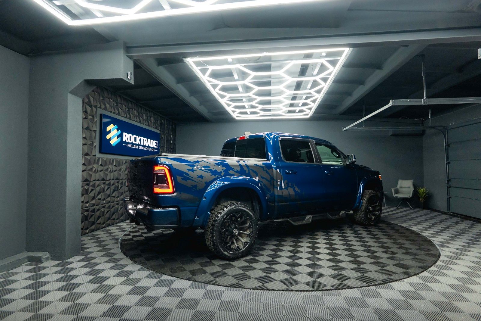 Fahrzeugabbildung Dodge RAM 5.7 V8 HEMI 4x4 OFFROAD Night Limited 19%