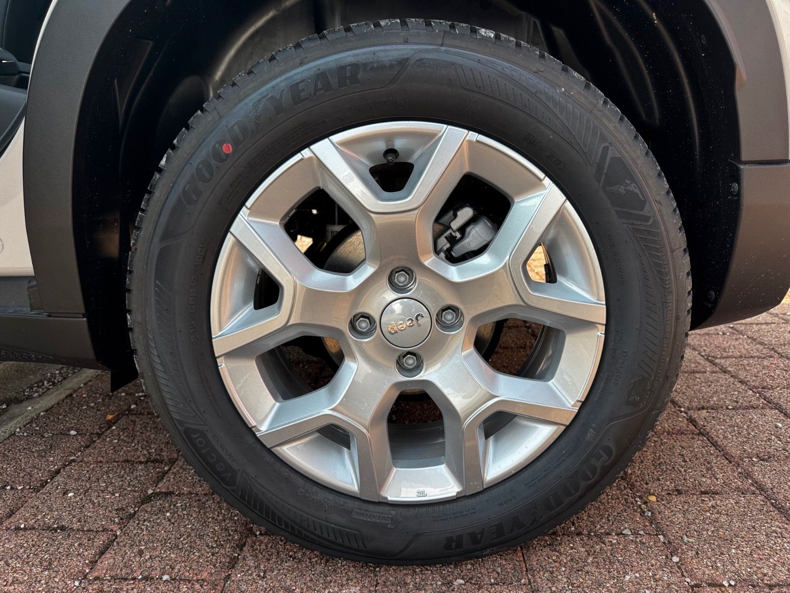 Fahrzeugabbildung Jeep Avenger 1.2 Altitude Benziner NAVI KAMERA SITZHG
