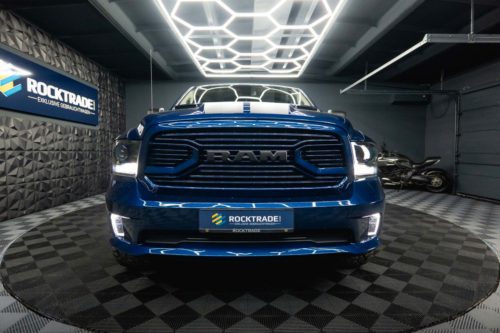 Fahrzeugabbildung Dodge RAM 5.7 V8 HEMI 4x4 OFFROAD Night-Paket *LED*AHK