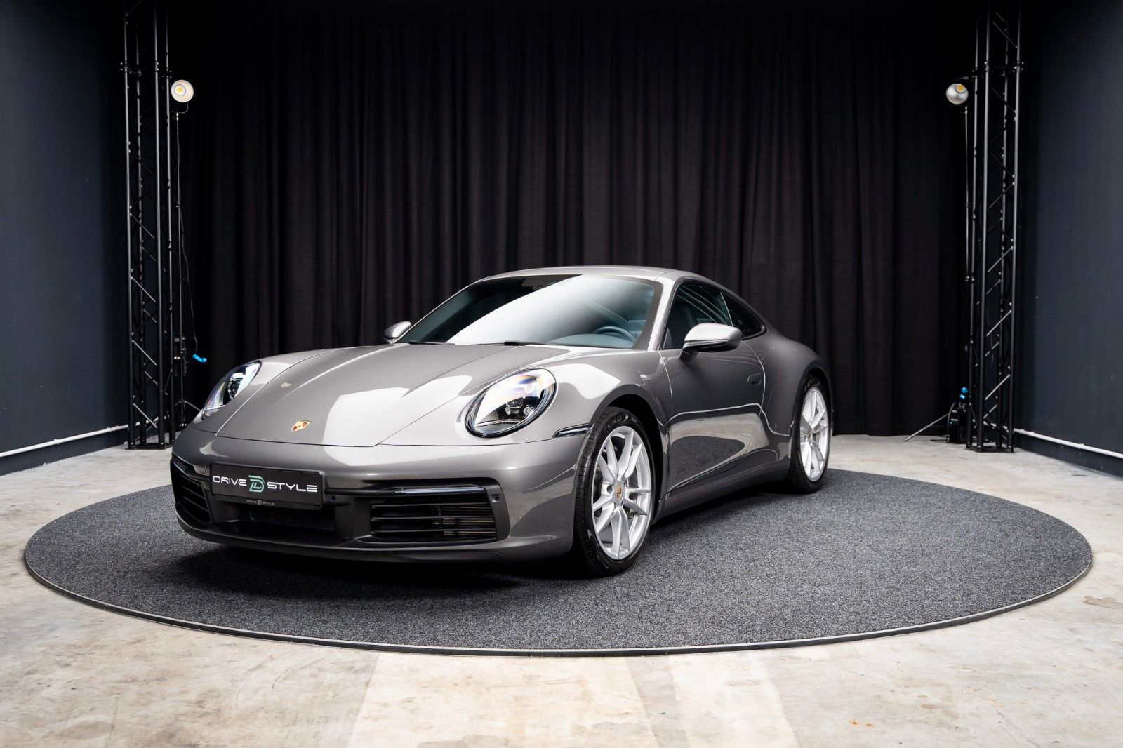 Fahrzeugabbildung Porsche 992 + 1. Hand + 16.050 km + Schiebedach + PDK