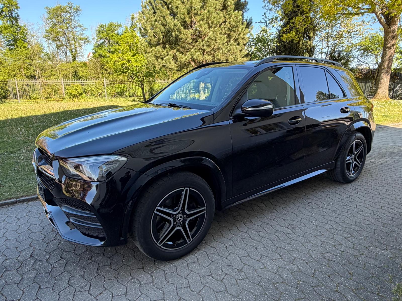 Mercedes-Benz GLE 300 d 4Matic PANO DISTRONIC AHK AMG LINE