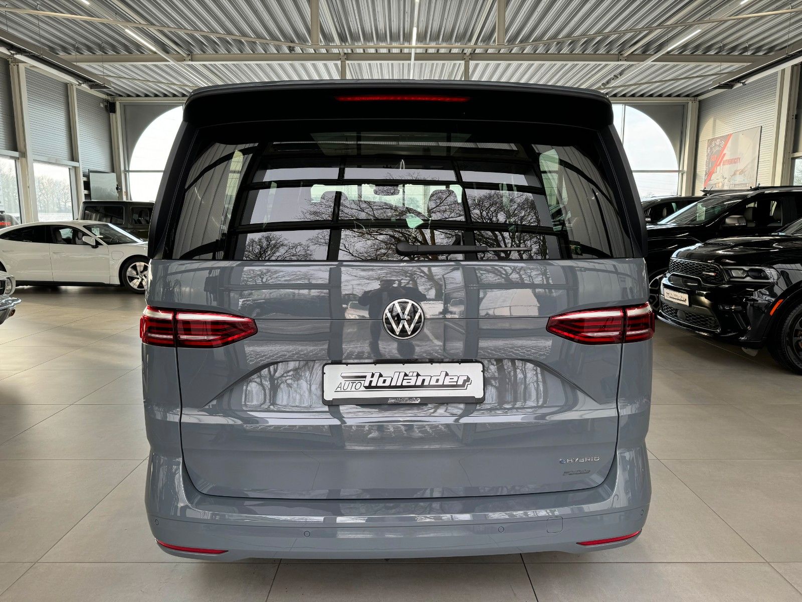 Fahrzeugabbildung Volkswagen T7 Multivan LANG 1.4 TSI eHybrid Life "AHK PANO"