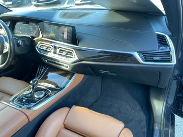 BMW X5 M50d Gestiksteuerung Head-Up