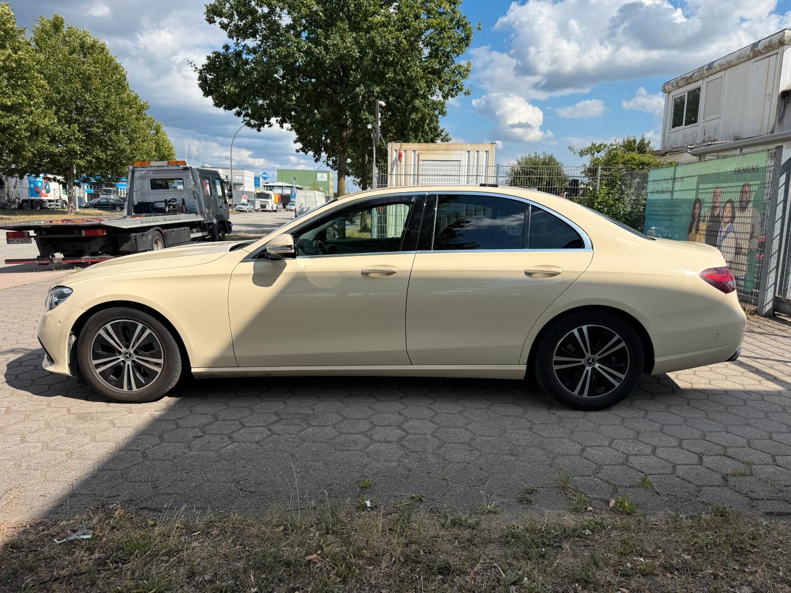 Mercedes-Benz E 220d-Limousine-Avantgarde-MBUX-Navi-Kamera