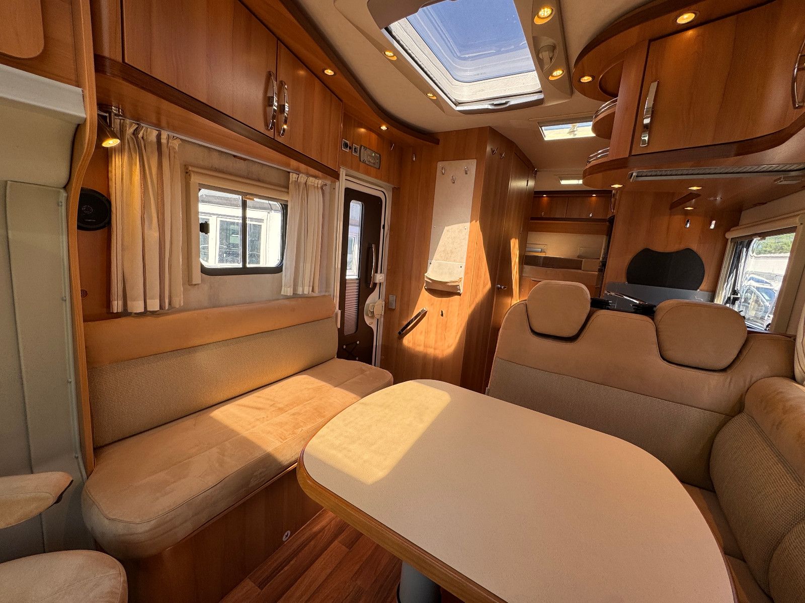 Fahrzeugabbildung HYMER / ERIBA / HYMERCAR T 614 CL 2X2 EXCLUSIVE LINE DUCATO MAXI SOLAR 1H