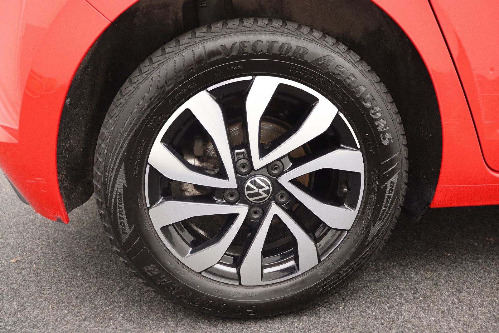 Fahrzeugabbildung Volkswagen Polo VI 1.0 TSI DSG Active