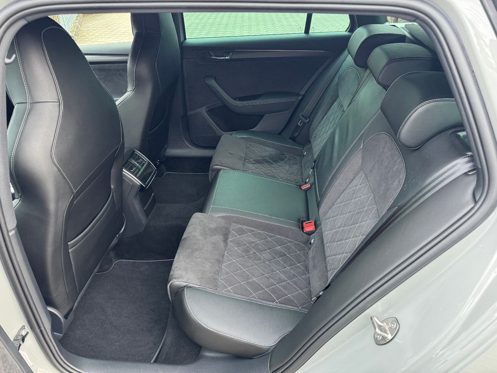 SKODA Superb Combi 2.0 TDI Sportline DSG SKODA Superb Combi 2.0 TDI Sportline DSG