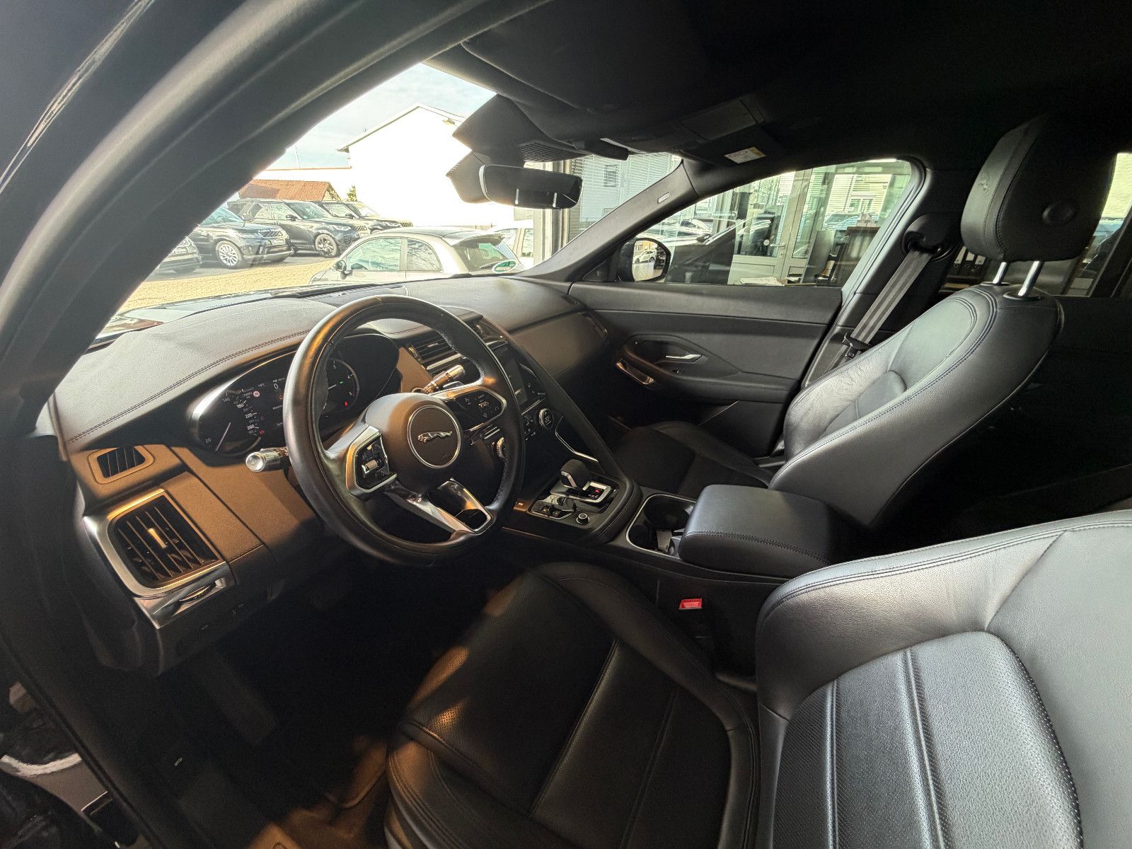 Fahrzeugabbildung Jaguar E-PACE S AWD/BLACK-PACK/360°KAM/LED/3D-KAMERA/