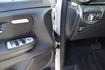 Mercedes V 220 - 11