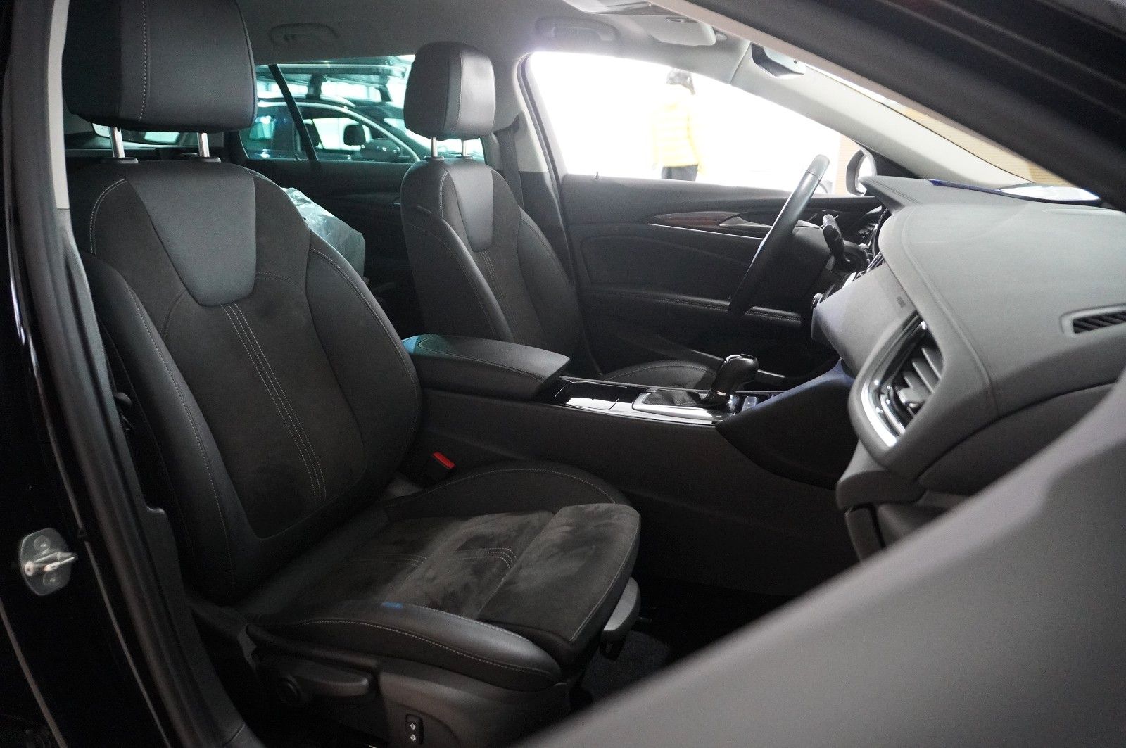 Fahrzeugabbildung Opel Insignia B ST 2.0D ELEGANCE NAVI/LED/KAMERA/DAB+