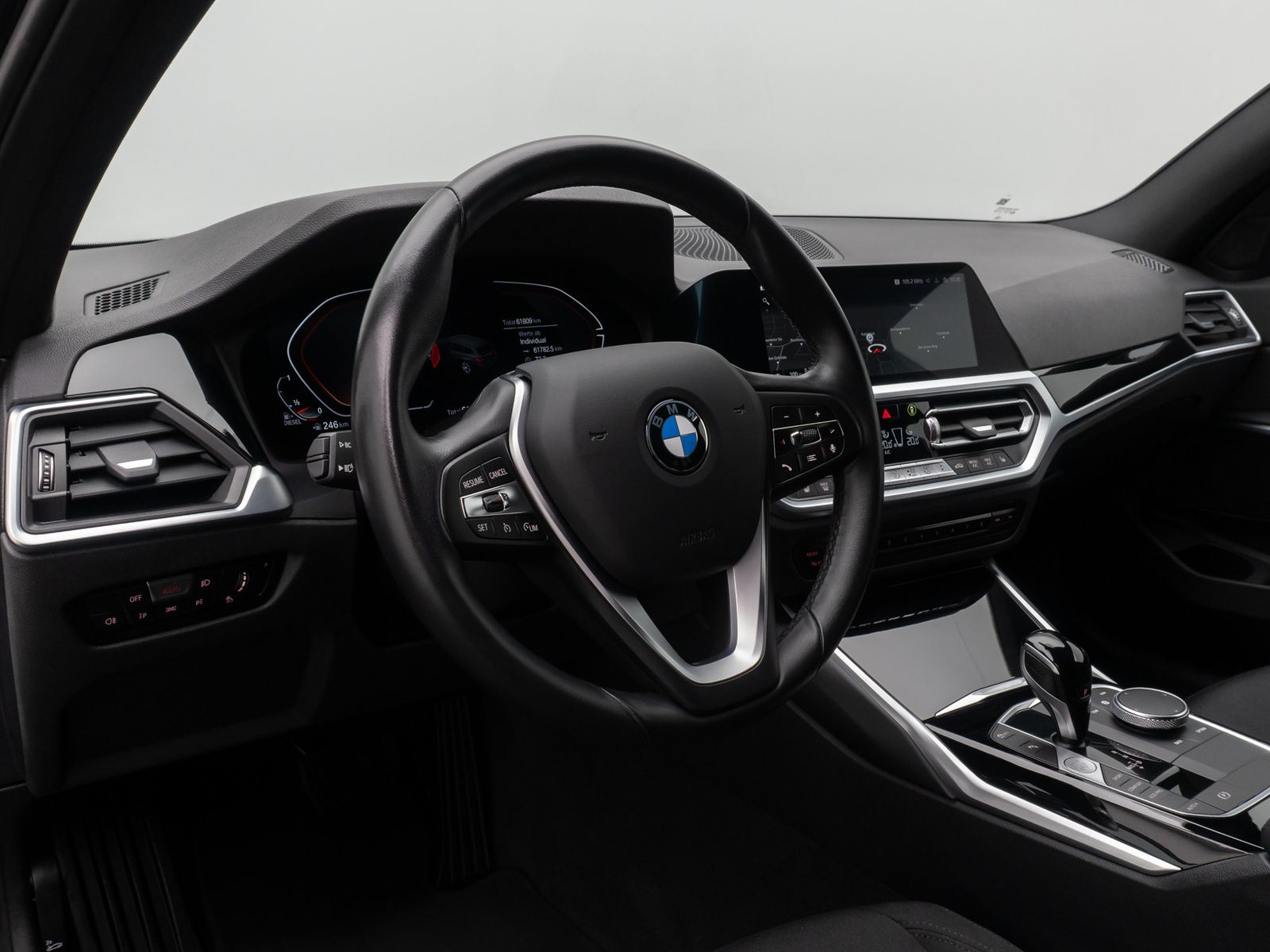 Fahrzeugabbildung BMW 318d HiFi Kamera DAB Alarm WLAN FernlichtAssist