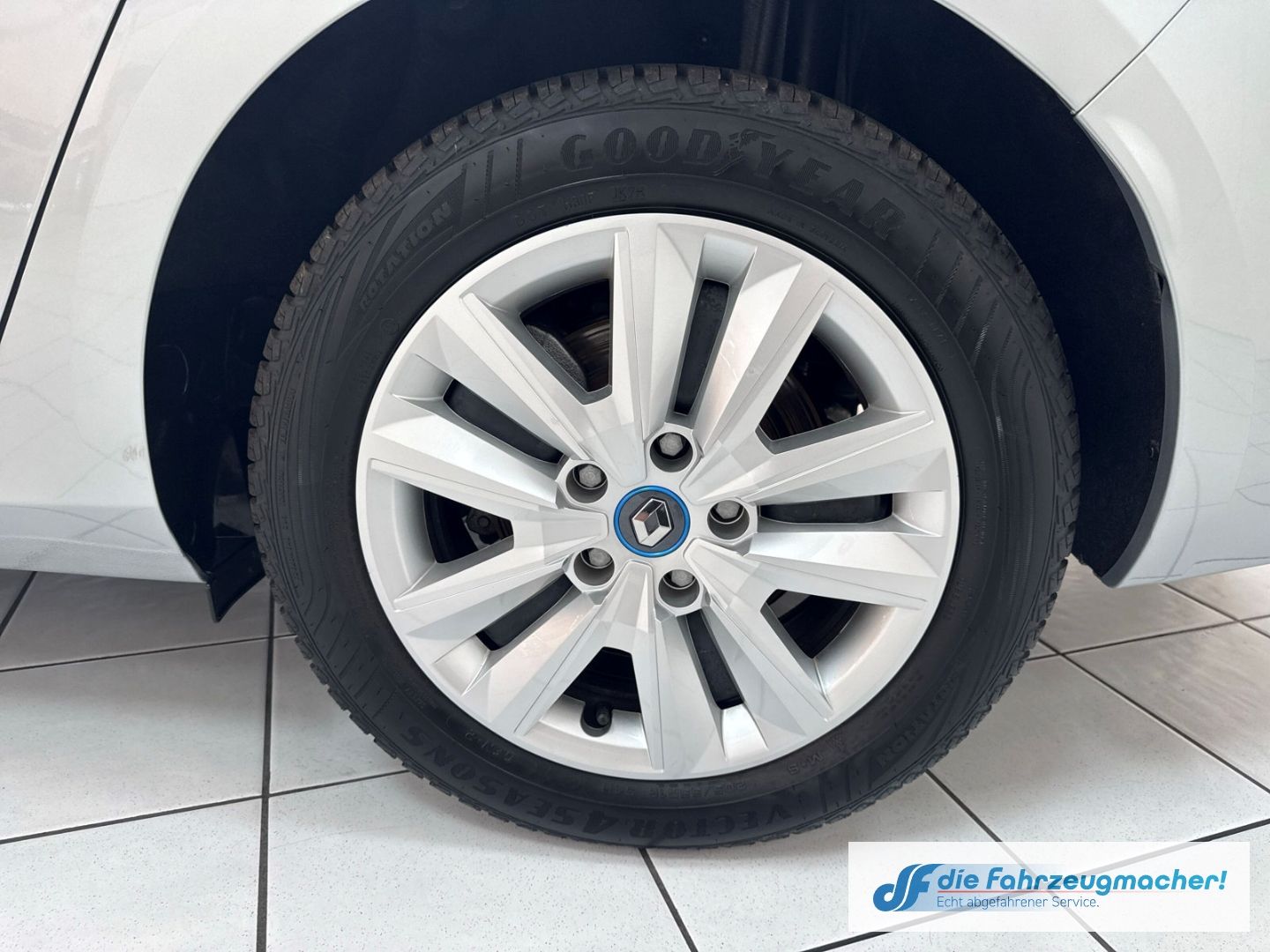 Fahrzeugabbildung Renault Megane E-TECH IV Grandtour Business Edition 1.6