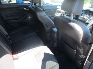 Ford Focus Turnier Titanium NAVI + Winterp+ PDC+ Kam.