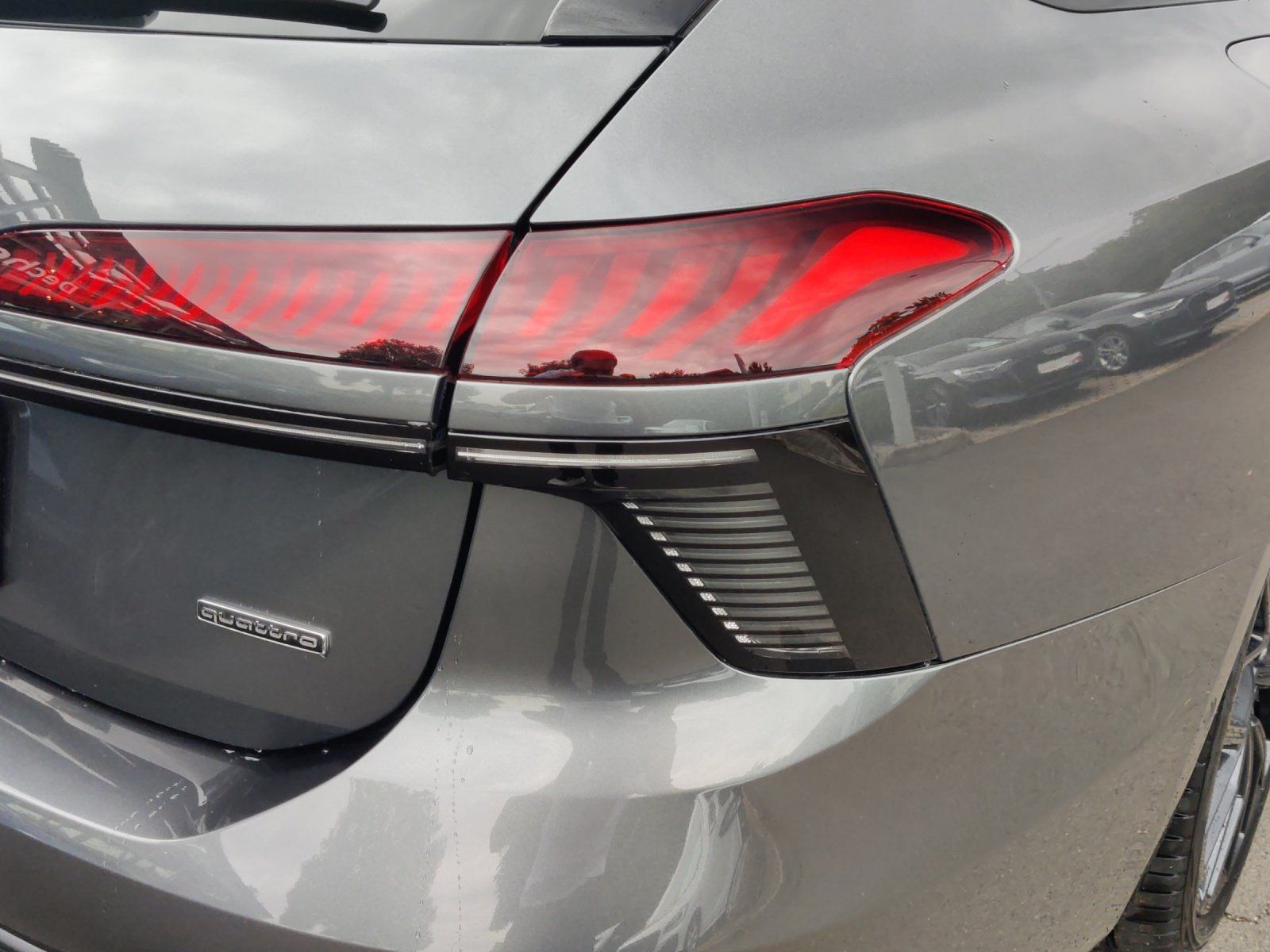 Fahrzeugabbildung Audi A6 Avant 2.0 TDI quattro edition one 360,MATRIX,