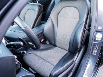 Fahrzeugabbildung Mercedes-Benz C 180 T 7G-TRONIC Avantgarde LED COMAND PARKASSI