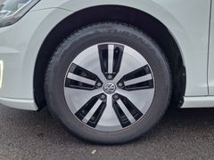 Fahrzeugabbildung Volkswagen e-Golf VII Lim. Navi LED SiHz PDC ACC Wärmepumpe