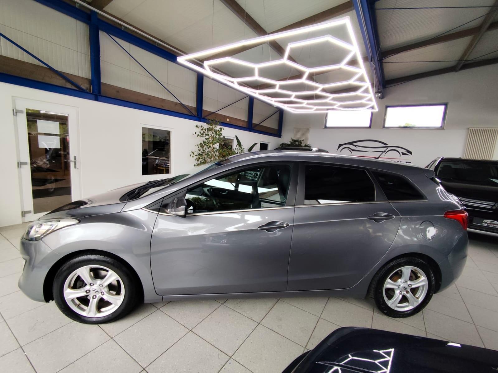 Hyundai i30 2012 — interior