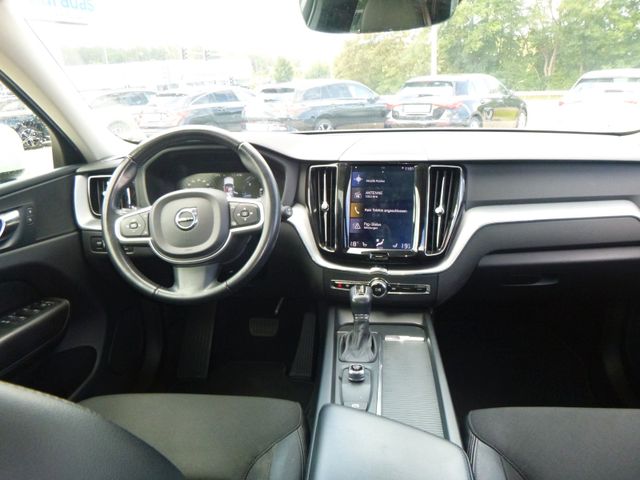 Fahrzeugabbildung Volvo XC60 D4 2WD Momentum>AUT/PANO/Standh./LED/NAVI