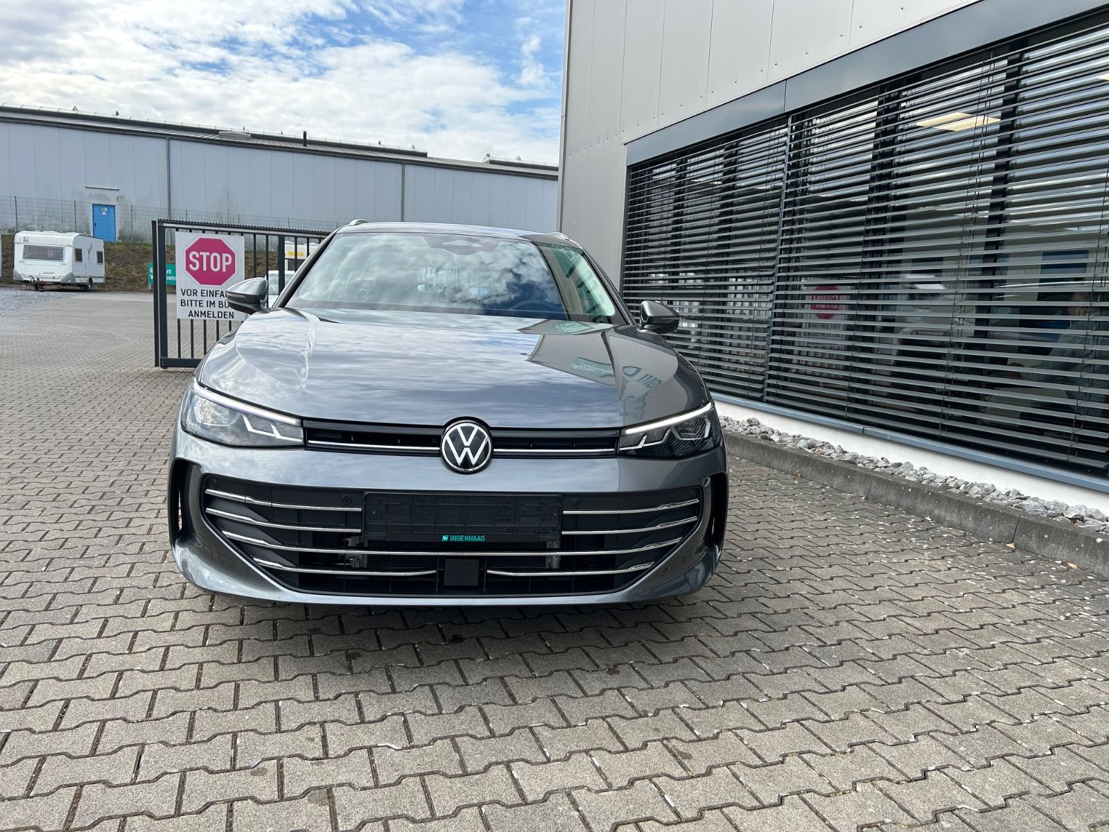 Fahrzeugabbildung Volkswagen Passat Variant 1.5 eTSI  Business DSG Navi