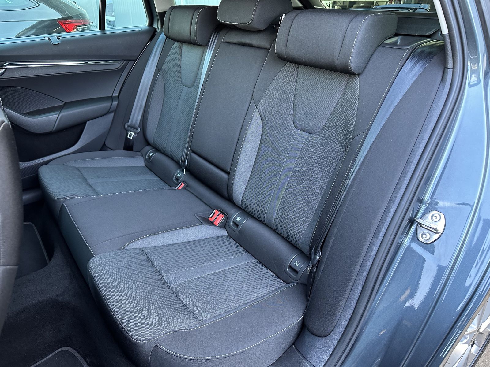 Fahrzeugabbildung SKODA Octavia Combi 2.0 TDI DSG FirstEd NAV+MATRIX+ACC